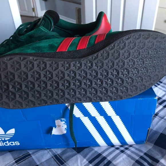 Green and red Adidas Gazelle trainers - Picture 3 of 6